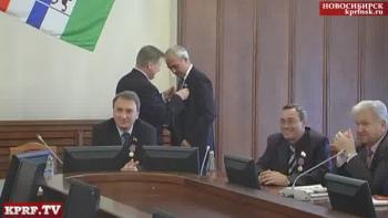 Депутатам фракции КПРФ в Законодательном собрании вручили юбилейные медали в честь маршала Покрышкина