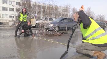 Анатолий Локоть совместно с автомобилистами проинспектировал состояние дорог в Новосибирске: Город как после бомбежки