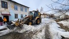 Депутаты и активисты Дзержинки помогли расчистить дворы от снега