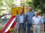Депутаты–коммунисты подарили детский городок детям в Октябрьском районе