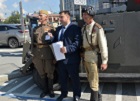 Военный броневик БА-20 встретил Романа Яковлева после регистрации на выборы губернатора
