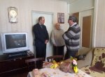 Коммунисты Калининского райкома поздравили с бриллиантовой свадьбой ветеранов завода имени Чкалова
