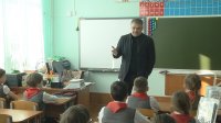 Депутат-коммунист Валерий Науменко провел «Урок мужества» для пионеров
