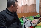 Георгий Андреев помогает жительнице округа, которая стала инвалидом после ДТП