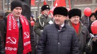 «С днем рожденья, народная армия»: Новосибирские коммунисты провели шествие и митинг