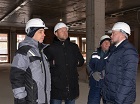 Депутаты Заксобрания Виталий Быков и Николай Машкарин проверили ход реконструкции 57-й школы в Дзержинском районе
