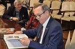 Владимир Карпов поздравил областной Совет ветеранов с выходом книги
